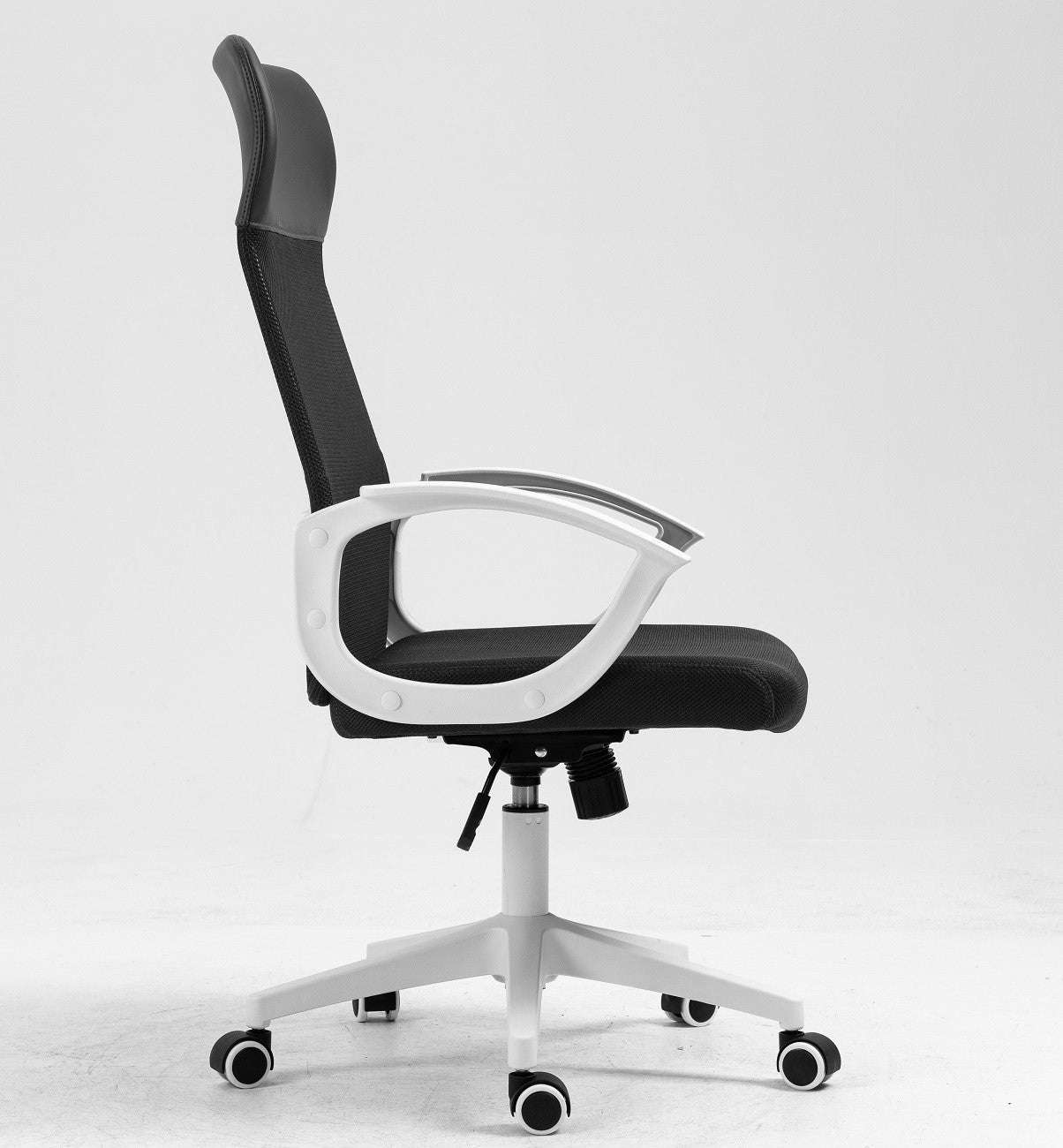 Sillón de oficina VERTON, blanco, malla y asiento negro