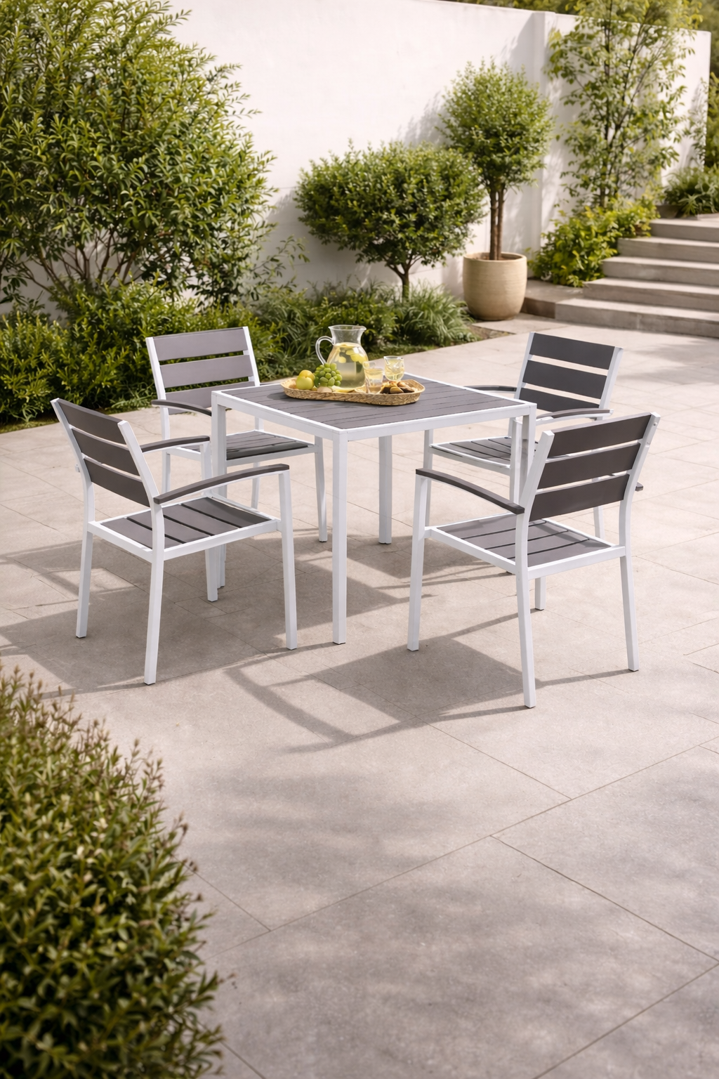 Sillón GARIBALDI, apilable, metal blanco, polywood gris