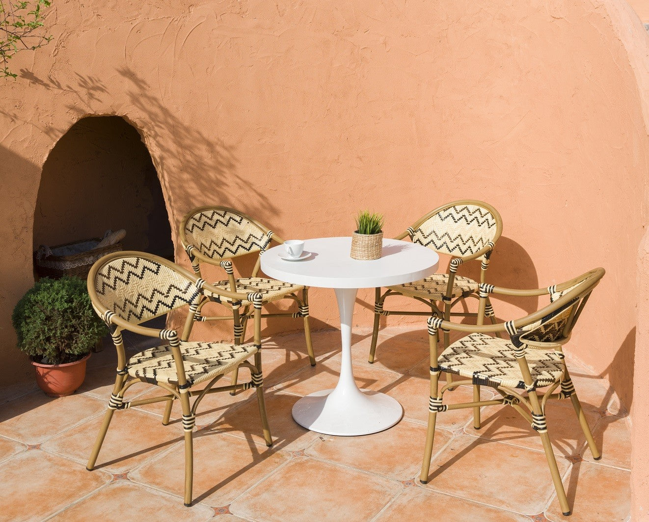 Sillón MERSIN, apilable, aluminio, ratán marrón, crema y negro