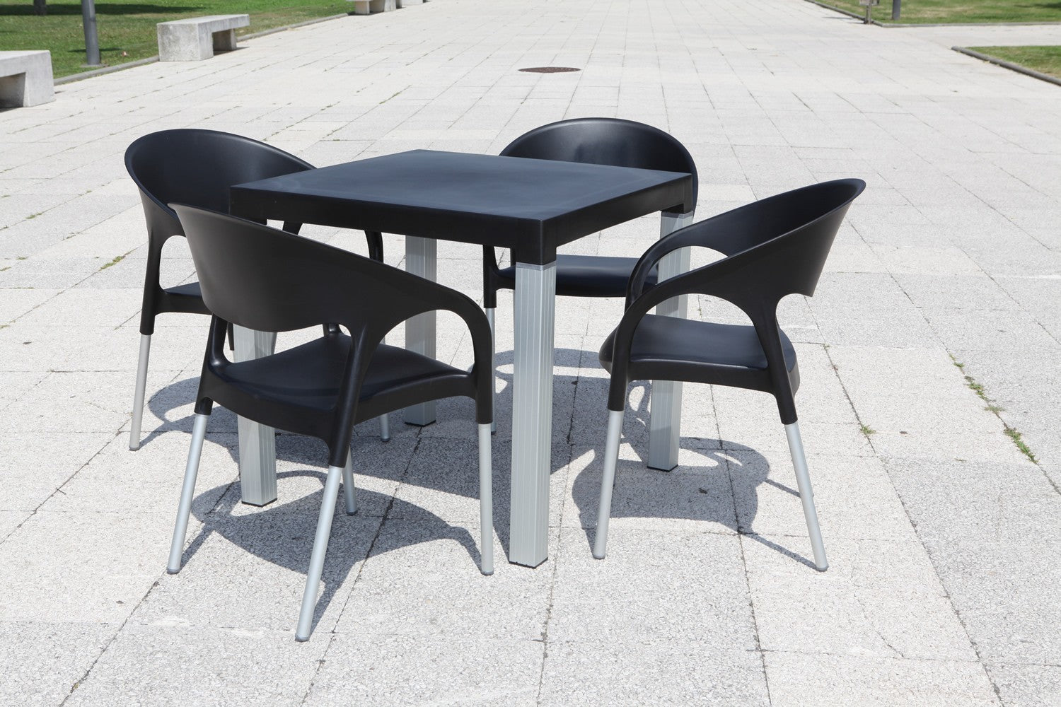 Sillón MOON, aluminio, polipropileno negro*